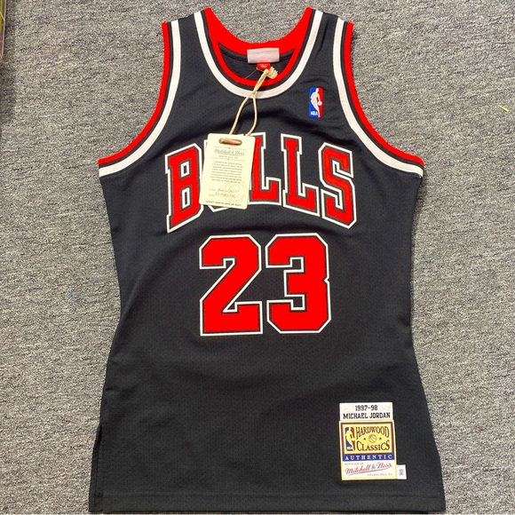 Michael Jordan Mitchell & Ness 97 98 Bulls Jersey Size 36 S Mens 100% Authentic - Picture 1 of 8